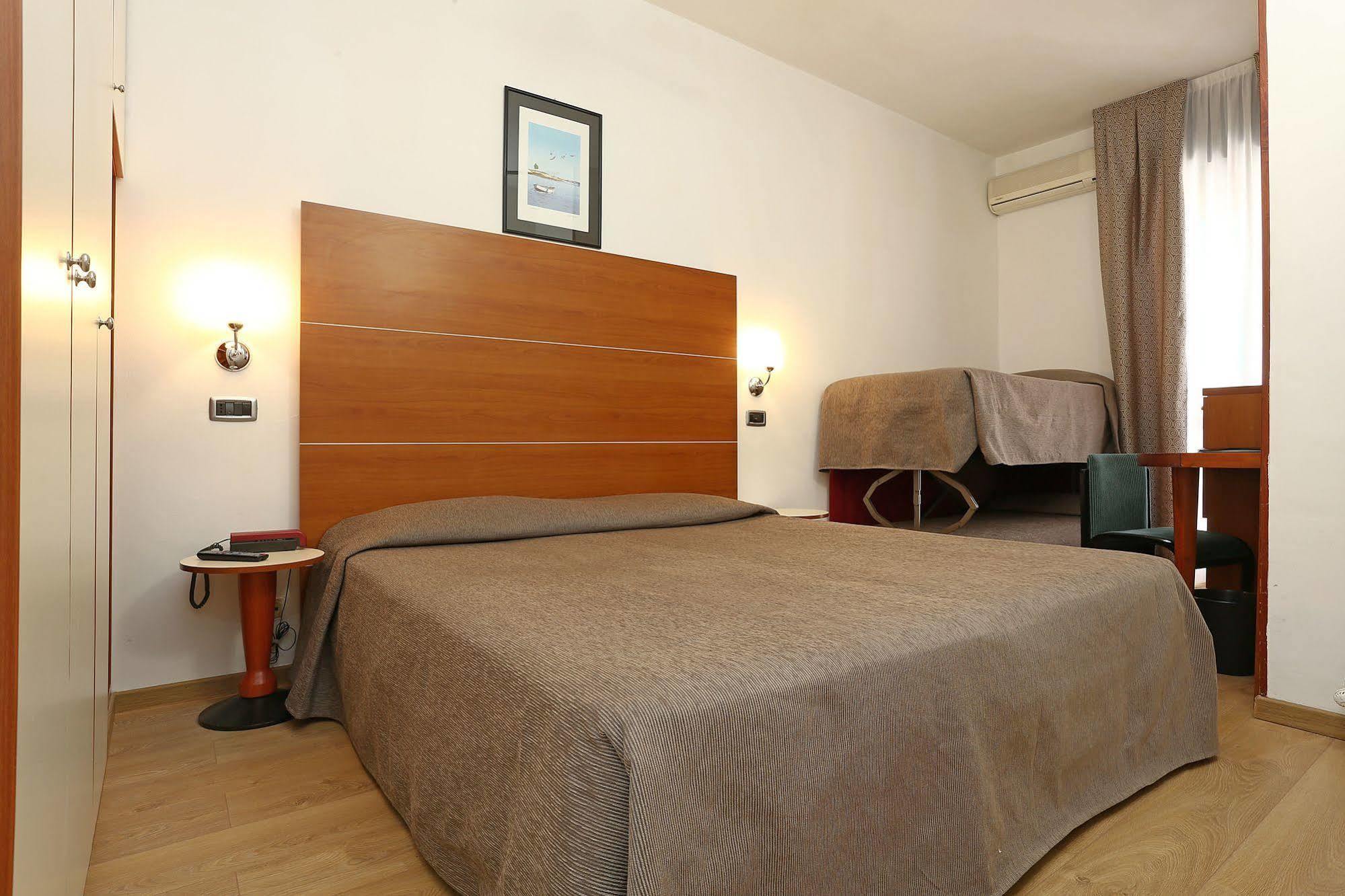 Hotel Corticella Болоня Екстериор снимка